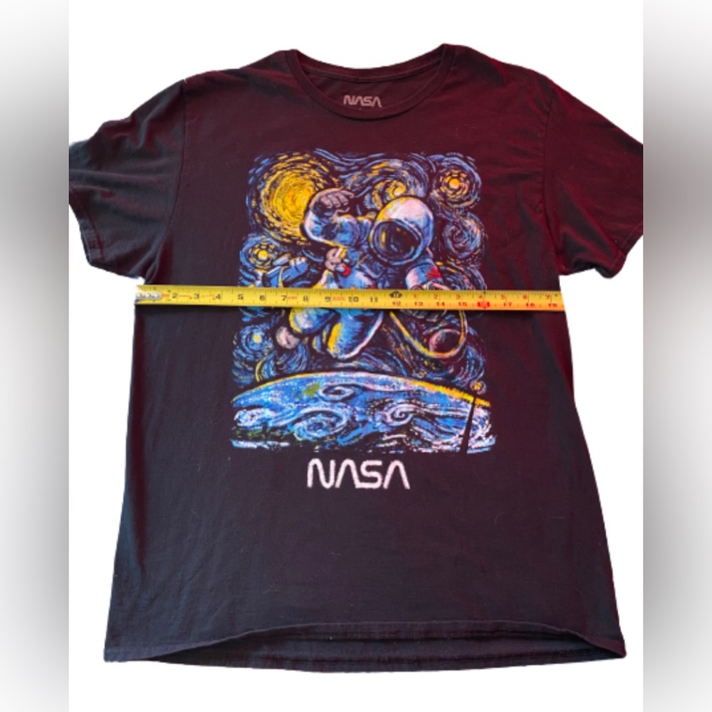 NASA Starry Night Astronaut shirt men’s large